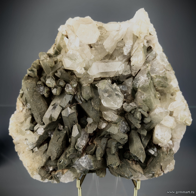 Горный хрусталь с включениями хлорита. Северная Осетия. 120*70*50мм