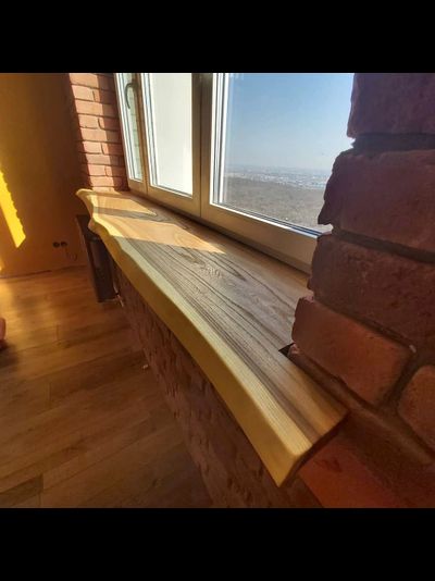 подоконники из массива дерева с природным краем