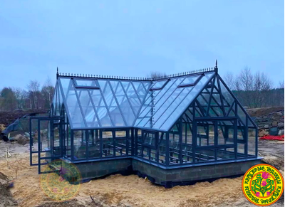 Базовая комплектация теплицы в английском стиле с холлом из стекала и алюминия ИМПЕРИАЛ размером 4000 х 10000 мм