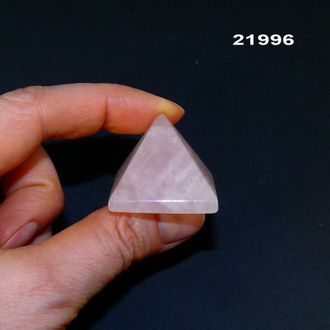 Розовый кварц натуральный (пирамида) арт.21996: 26,1г - 30*30*25мм