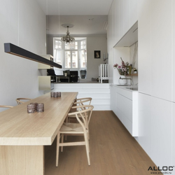 Декор ламината Alloc Original Дуб Золотой 04563 в интерьере комнаты