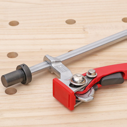 Струбцина с храповым механизмом для многофункционального стола