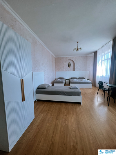 Дом на Курортной  №575  4 местный номер  2 этаж № 204  с балконом бассейн