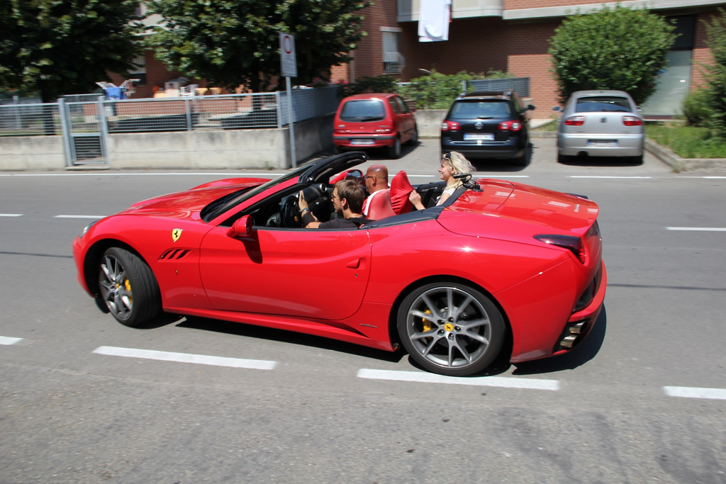 Ferrari California 2010. Феррари 550 кабриолет. Феррари 4 дверная. Ferrari 418