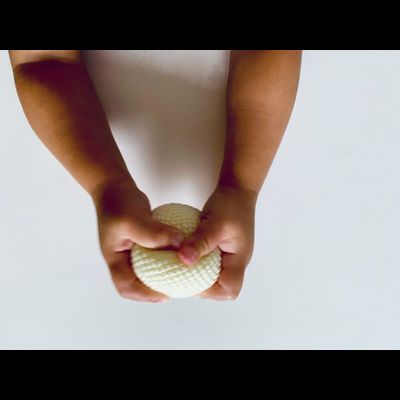 «Мнушки» — мягкие мячики для зимних игр и развития детей