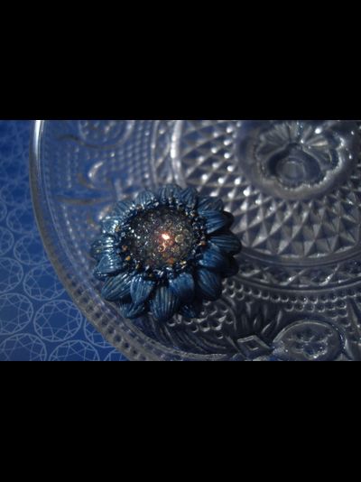 "Каллистефус Галактика", мини брошь с космическим цветком