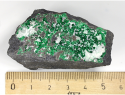 Уваровит кристаллы на породе, Урал (56*32*25 мм, 95 г) №25861