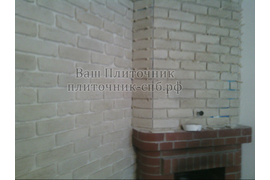 Облицовка стен и камина клинкерной плиткой.