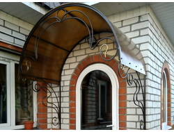 Козырек кованый над крыльцом -Арт 010