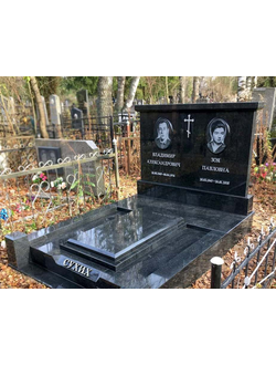 Большой семейный горизонтальный памятник из гранита
