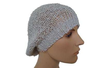 Серый летний берет вязаный с бисером