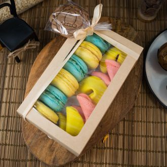 Набор с предсказаниями и macarons