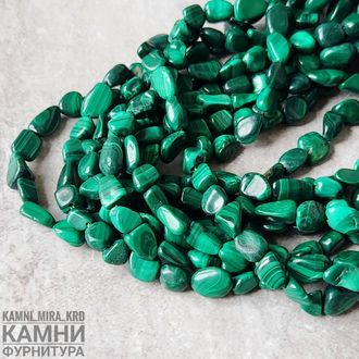 Малахит галтовка фри-форм 6-11х7-8 мм, цена за нить 19 см