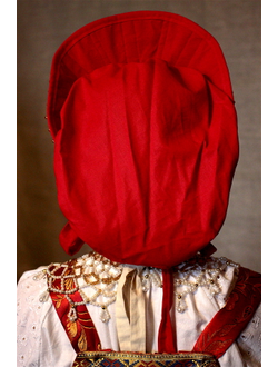 Кокошник праздничный для молодой девушки.