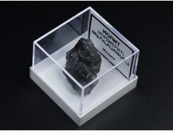 Иолит (Кордиерит), в пластиковом боксе, Индия №22085