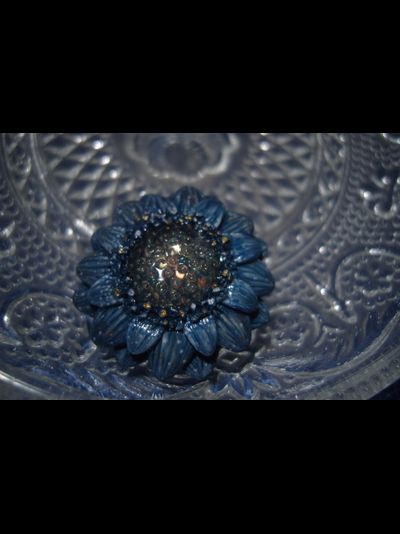 "Каллистефус Галактика", мини брошь с космическим цветком