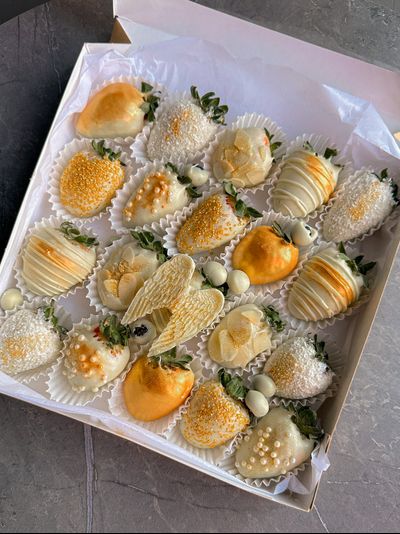 Клубника в шоколаде "Белое золото"