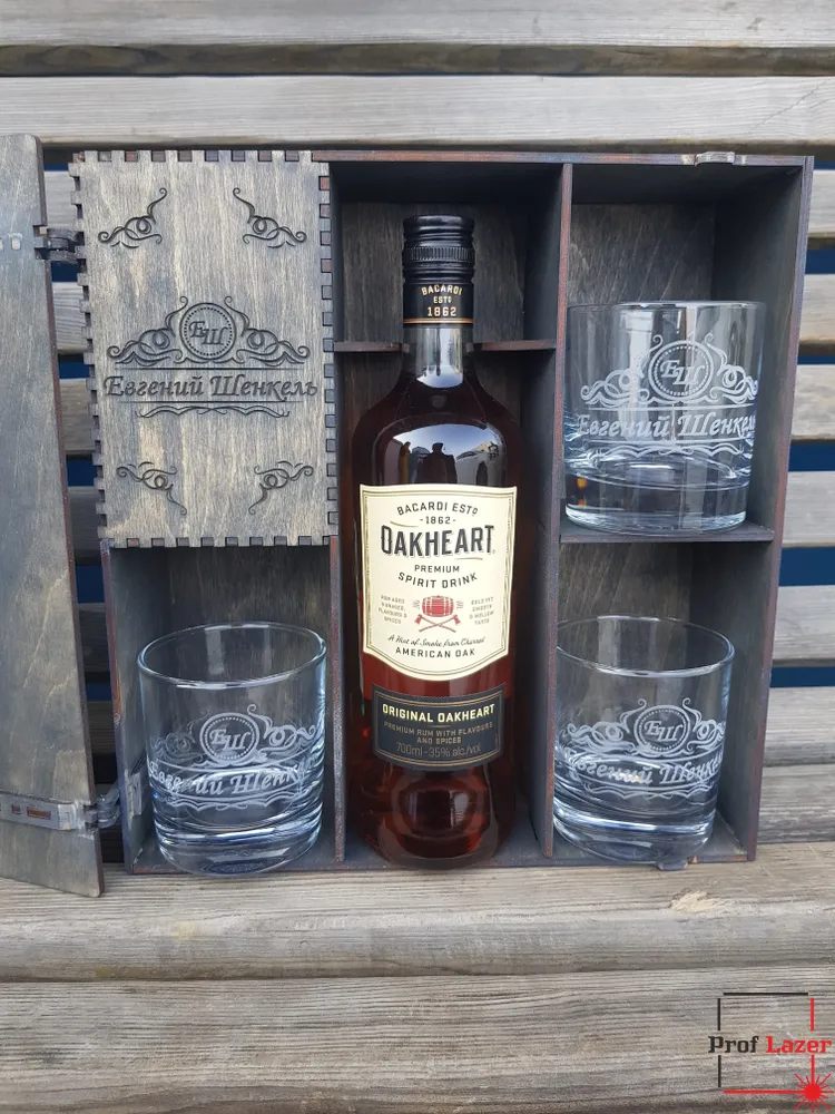 Подарочная коробка под алкоголь и бокалы