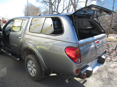 Кунг SJS на Mitsubishi L200 удлиненный кузов 2013-2014-2015 г. цвет тёмно-серый U17 раздвижные окна
