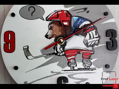 Часы настеные "Медведь-хоккеист"