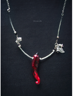 Подвеска с мерцающим перцем "Из сада Наваждений", стиль - готическая романтика