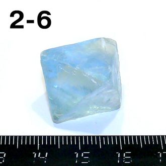 Флюорит натуральный (кристалл) №2-6: 11,5г - 26*26*25мм