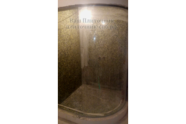 укладка мозаики из натурального камня в душевой