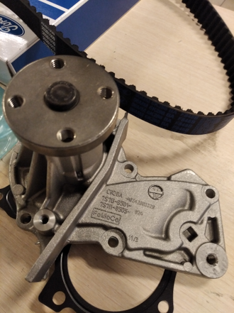 Комплект оригинальный Ремень+Ролик+ Помпа Форд Фокус 2 (1,4-1,6 с 2005 по 2011 год)