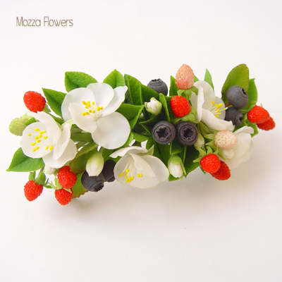 Заколка-автомат с яблоней, черникой и земляникой.