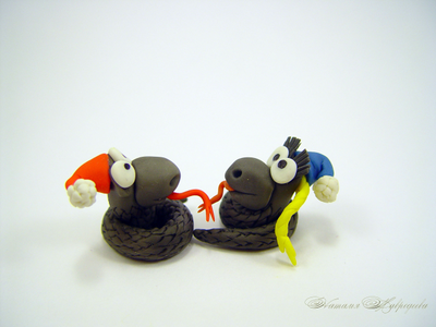 Новогодние сувениры "Змейки"