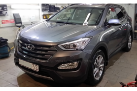 Защита ЛКП Hyundai Santa Fe антигравийной полиуретановой пленкой 3М капот, передний бампер, зеркала, стекла фар, проемы ручек дверей.