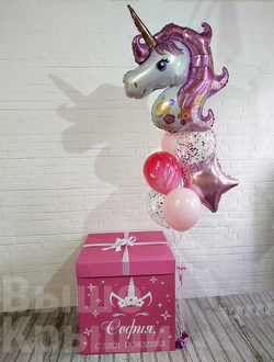Единорог с воздушными шарами в малиновой коробке