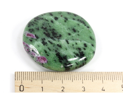 Корунд красный (светится в УФ) в цоизите, полировка плоская, Танзания (37*35*9 мм, 27 г) №35658