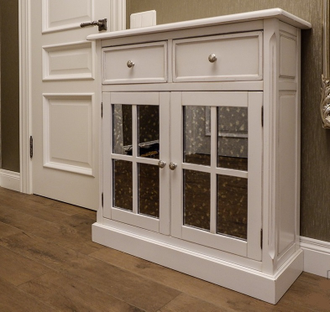 Двухстворчатый комод с зеркальными дверями и 2 ящиками.