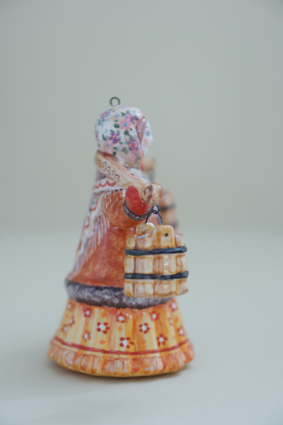 Баба с ведрами