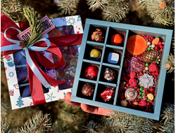 КОРПУСНЫЕ КОНФЕТЫ РУЧНОЙ РАБОТЫ ИЗ БЕЛЬГИЙСКОГО ШОКОЛАДА - 8 КОНФЕТ И 1 ТЕМАТИЧЕСКАЯ ПЛИТКА 130 ГРАММ - 1 НАБОР