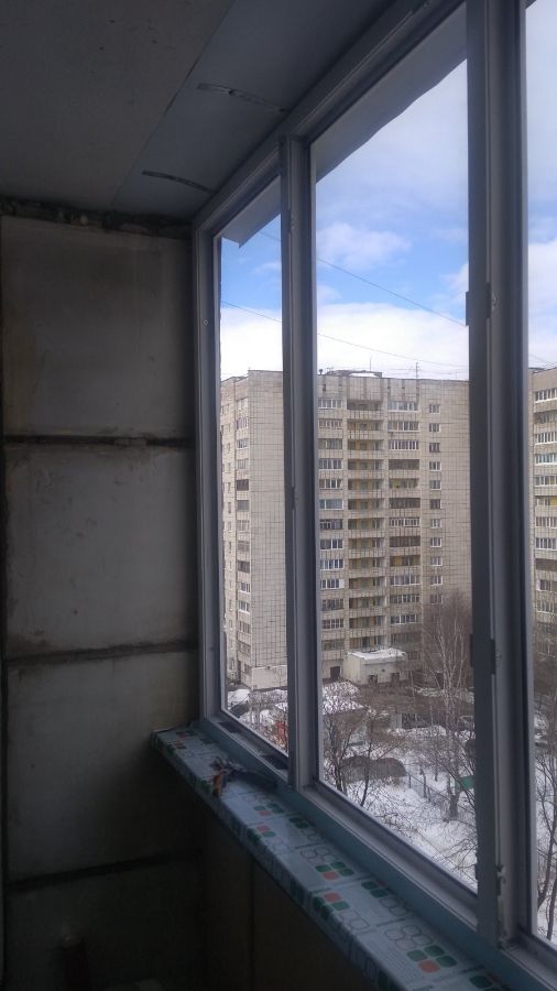 установка подоконника при остеклении лоджии 2,7 м в Перми