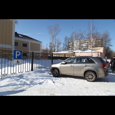 Знак "Парковка для инвалидов" (2 знака в комплекте и крепеж к ним, по ГОСТ 6.4 и 8.17, хомут универсальный диаметр 40-90мм)