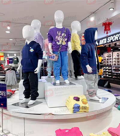 C138W Манекен детский пластиковый белый глянцевый 138 см на металлической подставке