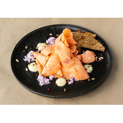 Строганина из лосося