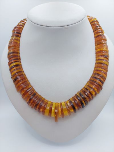 Колье камнерезное из янтаря 05055