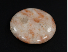 Солнечный камень, полировка плоская, Индия (36*33*8 мм, 16 г) №24455