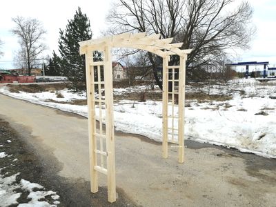 Деревянная арка для вьюнов