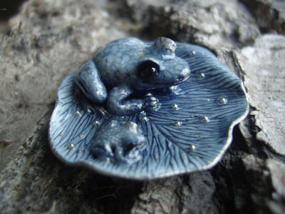 "Лелевеля и Полель. В ожидании света первой звезды", мини брошь с лягушками