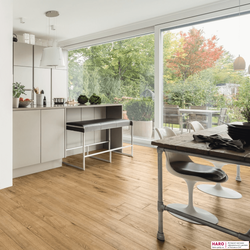 Пробковые полы Haro Дуб Портлэнд натуральный 537265 в интерьере кухни