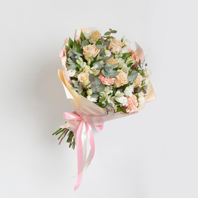 Кремовый букет с эвкалиптом