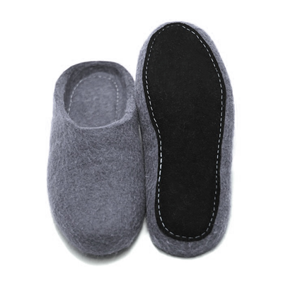 Серые войлочные тапочки