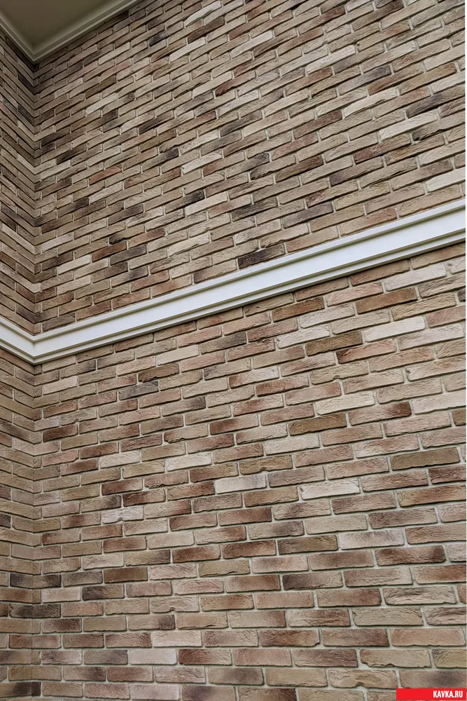 Кирпич "Бельгийский" бежевый на фасаде