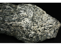 Актинолит в белом тальке, необработанный, дикий образец, Россия, Северный Кавказ, КЧР (154*61*50 мм, 743 г) №37778