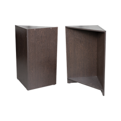 Минималистичный прилавок из ЛДСП для магазина